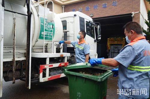 垃圾车收垃圾工作视频,守护城市清洁环境