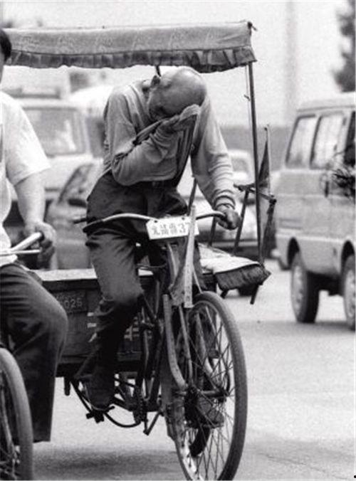 白方礼事迹视频,倾囊助学，诠释大爱无疆的平民英雄