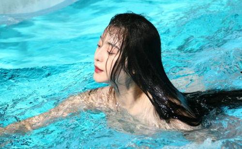 出水的视频,视频捕捉神秘出水瞬间